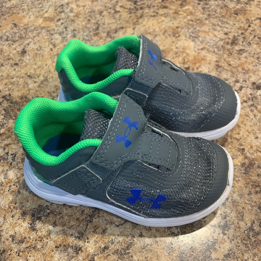 Underarmer sneakers, infant size 5